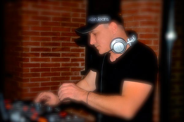 key-points-on-choosing-dj-blog-photo