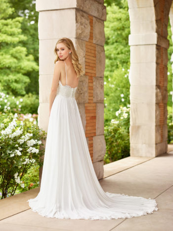 Νυφικό-από-δαντέλα-και-chiffon-σε-γραμμή-Α-Enchanting-118146-VENETTI