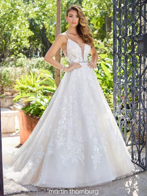 νυφικο-σε-γραμμη-πριγκιπικη-από-δαντελα-τουλι-και-οργαντζα-Martin-Thornburg-218223-VENETTI νυφικο-σε-γραμμη-πριγκιπικη-από-δαντελα-τουλι-και-οργαντζα-Martin-Thornburg-218223-VENETTI