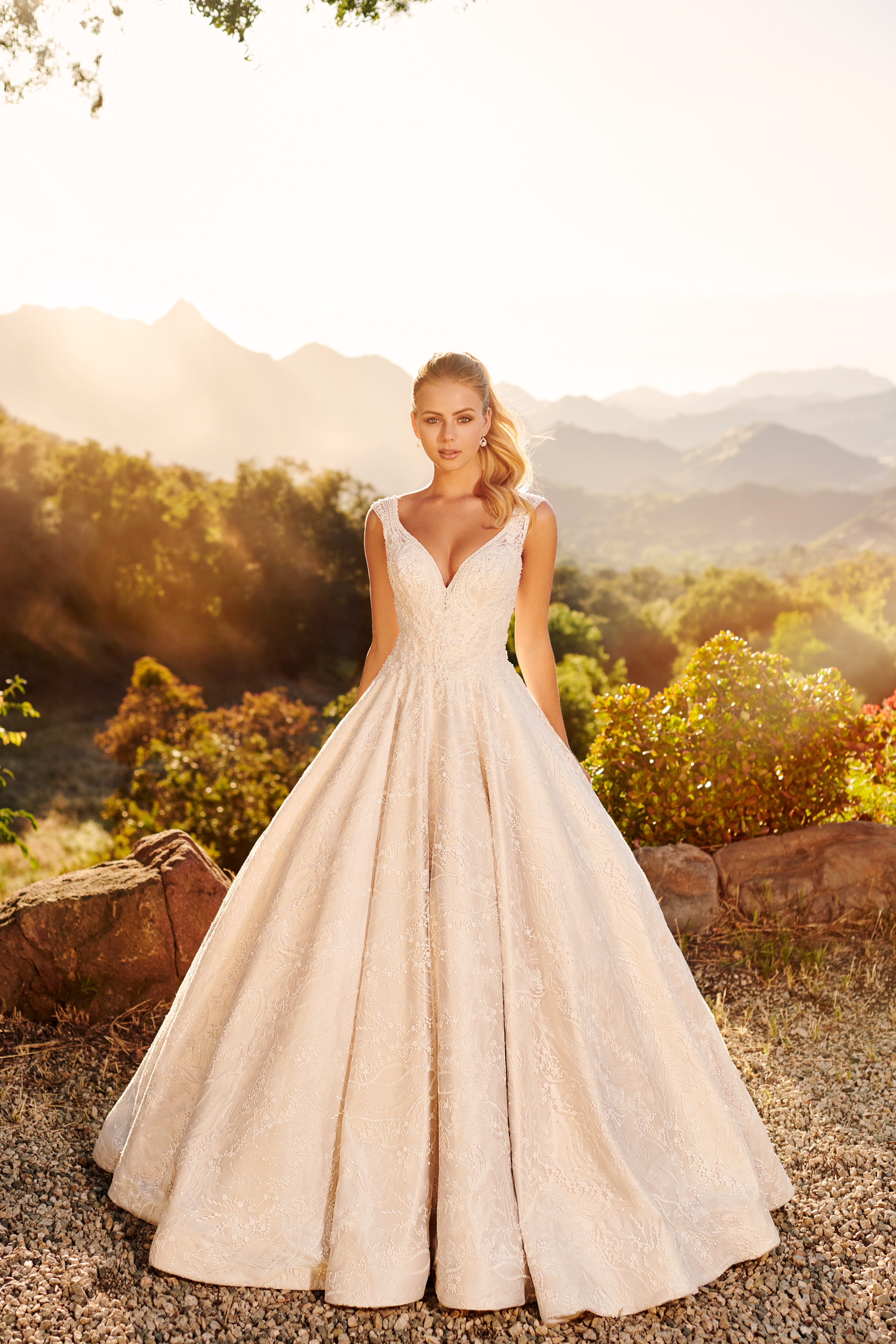 Nyfika Foremata A3esoyar Venetti Couture